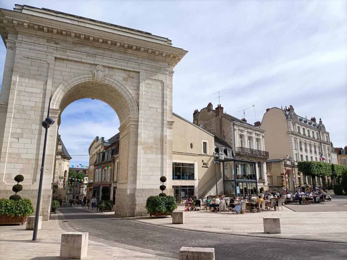 Nevers A La Porte De Paris Exterior photo